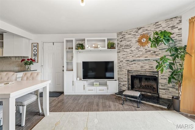 1217 Mangrove Lane 5, St Louis, MO 63125