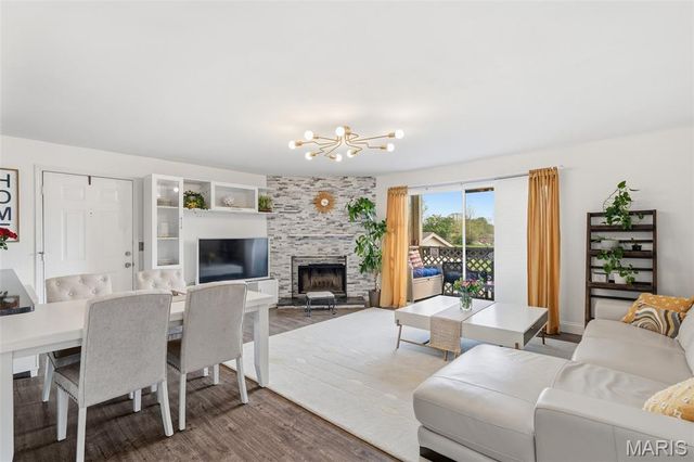 1217 Mangrove Lane 5, St Louis, MO 63125