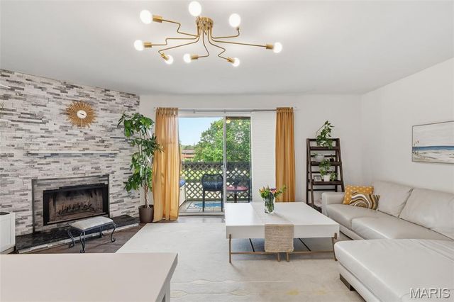 1217 Mangrove Lane 5, St Louis, MO 63125