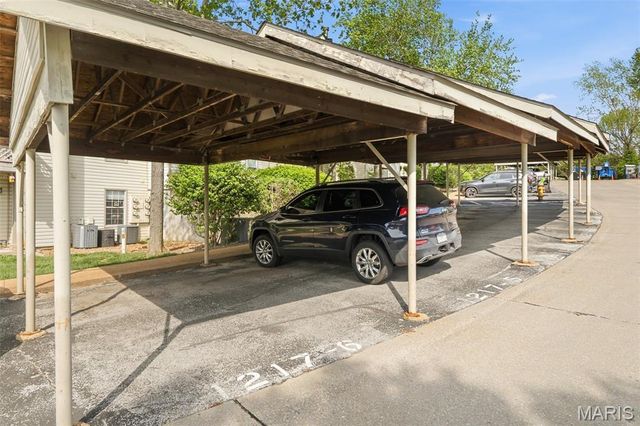 1217 Mangrove Lane 5, St Louis, MO 63125