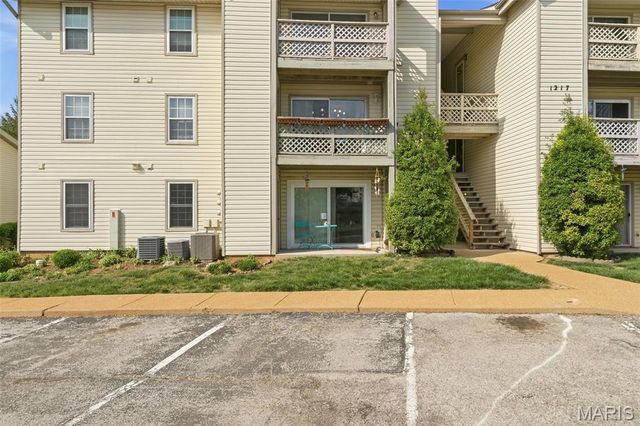 1217 Mangrove Lane 5, St Louis, MO 63125