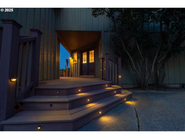 1902 HIGHLAND Dr, La Grande, OR 97850