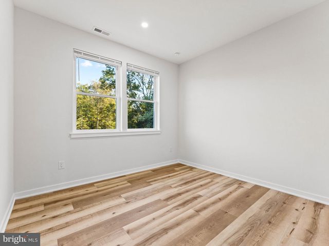 536 8TH AVE, Glassborough, NJ 08028