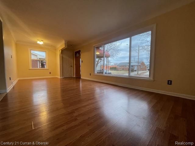 7053 Robindale Avenue, Dearborn Heights, MI 48127