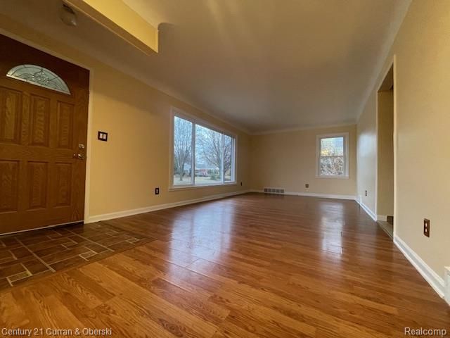 7053 Robindale Avenue, Dearborn Heights, MI 48127