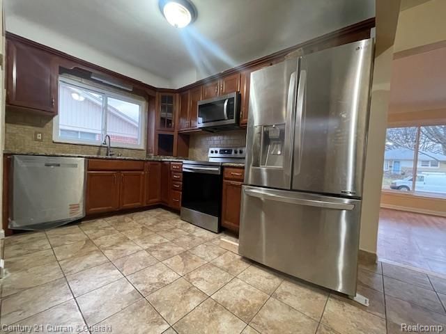 7053 Robindale Avenue, Dearborn Heights, MI 48127