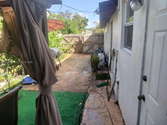 3206 SW 47th Ave, West Park, FL 33023