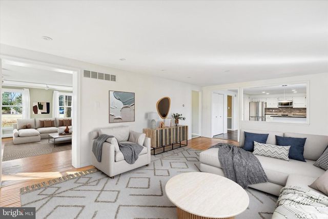 4 WINDEY WAY LN, Doylestown, PA 18901