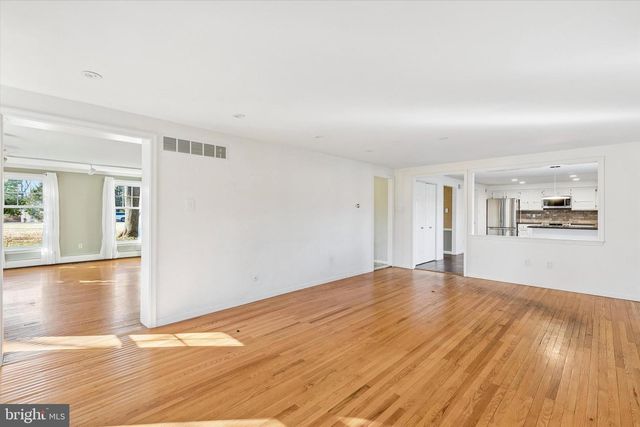 4 WINDEY WAY LN, Doylestown, PA 18901