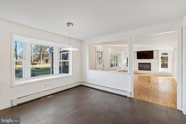 4 WINDEY WAY LN, Doylestown, PA 18901