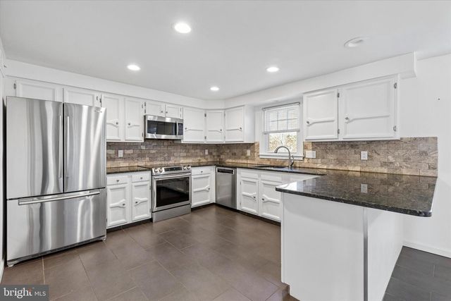 4 WINDEY WAY LN, Doylestown, PA 18901