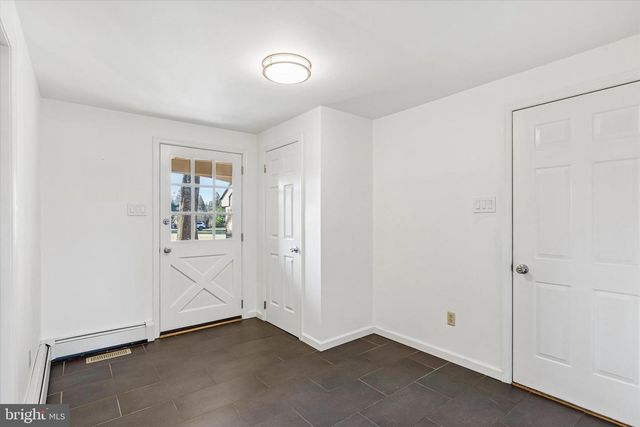 4 WINDEY WAY LN, Doylestown, PA 18901