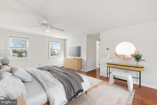 4 WINDEY WAY LN, Doylestown, PA 18901