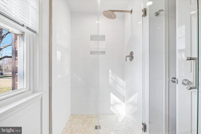 4 WINDEY WAY LN, Doylestown, PA 18901