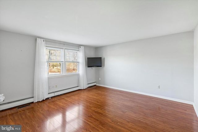 4 WINDEY WAY LN, Doylestown, PA 18901