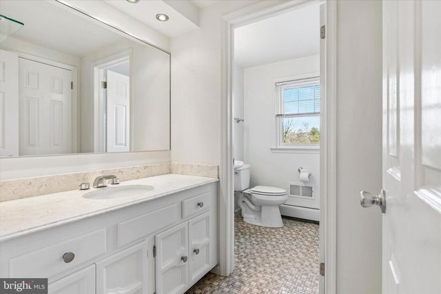 4 WINDEY WAY LN, Doylestown, PA 18901