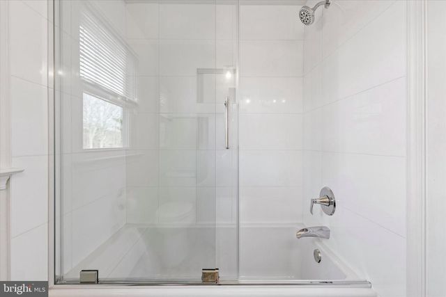 4 WINDEY WAY LN, Doylestown, PA 18901