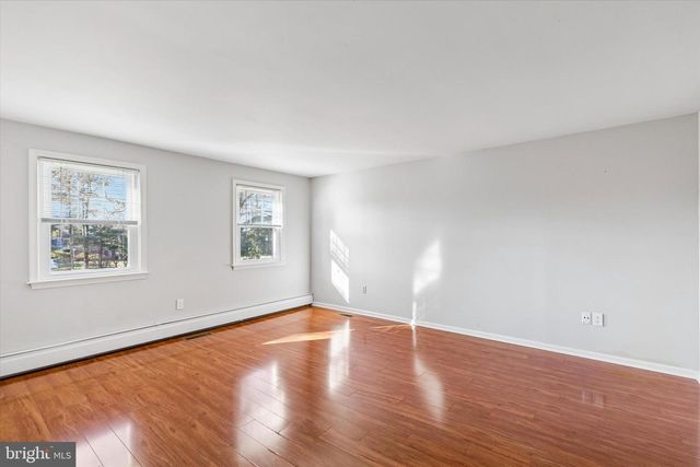 4 WINDEY WAY LN, Doylestown, PA 18901