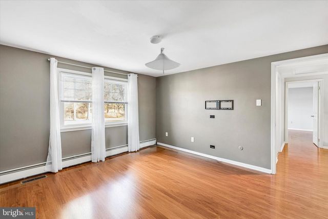 4 WINDEY WAY LN, Doylestown, PA 18901