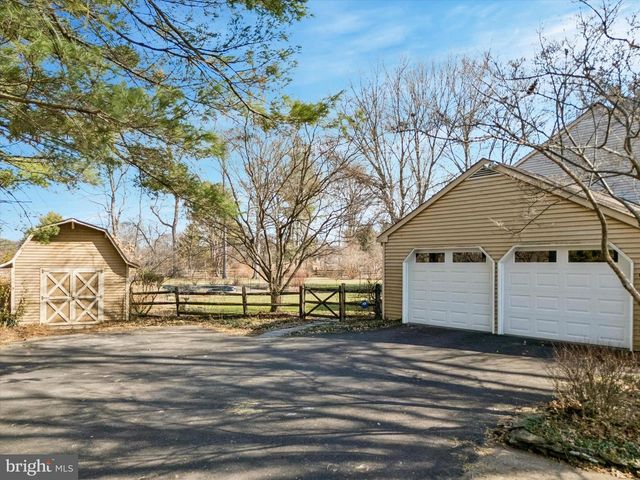 4 WINDEY WAY LN, Doylestown, PA 18901