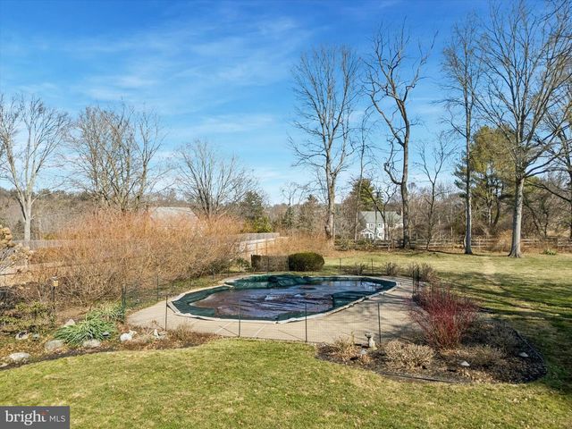 4 WINDEY WAY LN, Doylestown, PA 18901