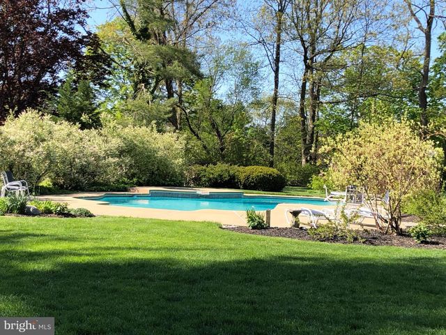 4 WINDEY WAY LN, Doylestown, PA 18901