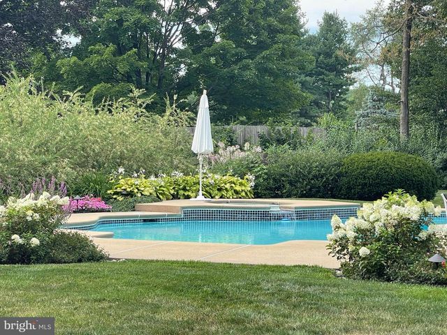 4 WINDEY WAY LN, Doylestown, PA 18901