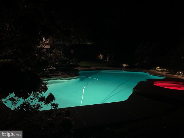 4 WINDEY WAY LN, Doylestown, PA 18901