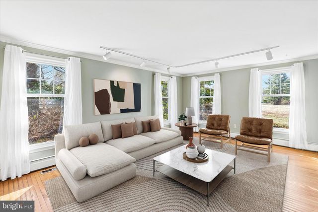 4 WINDEY WAY LN, Doylestown, PA 18901