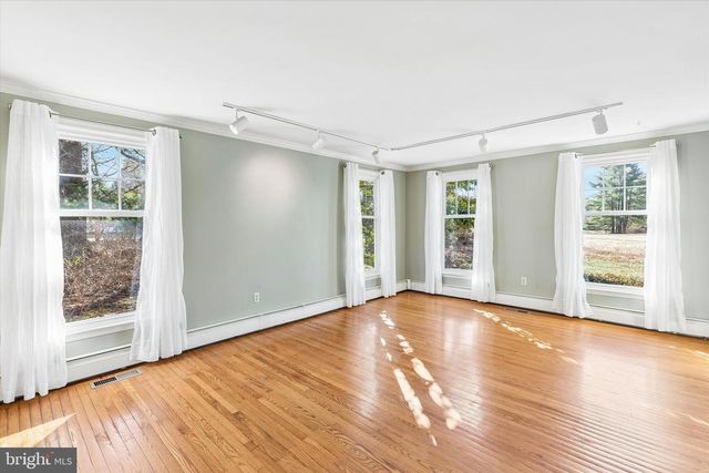 4 WINDEY WAY LN, Doylestown, PA 18901