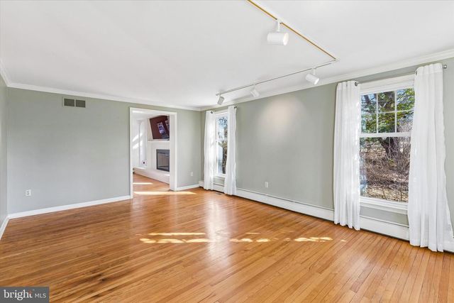 4 WINDEY WAY LN, Doylestown, PA 18901