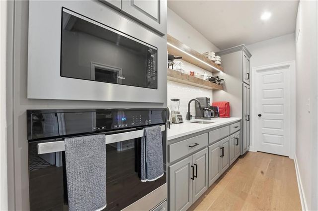 4204 Adams Drive, Blue Springs, MO 64014