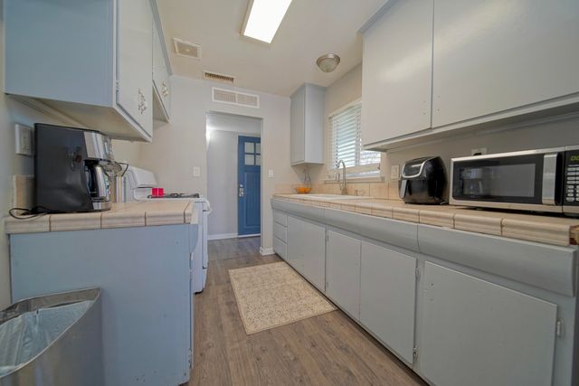 113 Bryant Court, Exeter, CA 93221