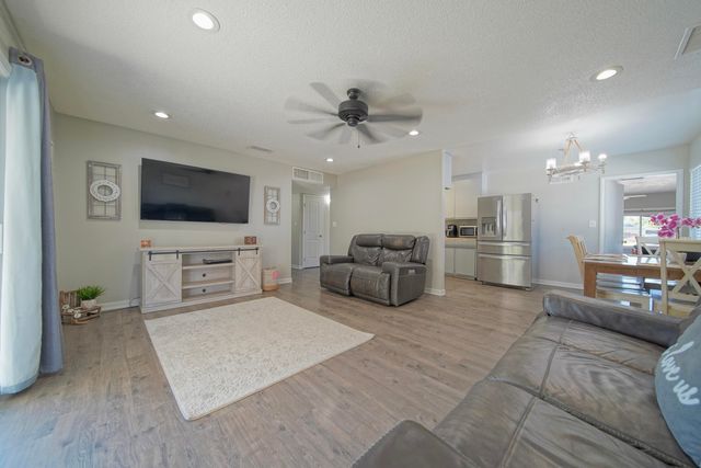 113 Bryant Court, Exeter, CA 93221