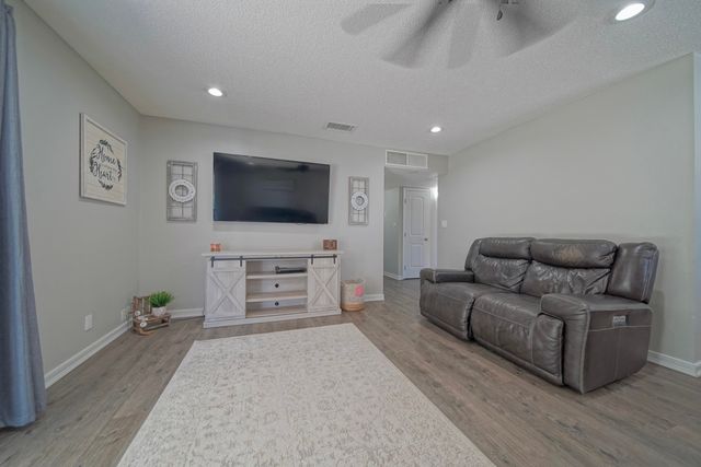 113 Bryant Court, Exeter, CA 93221