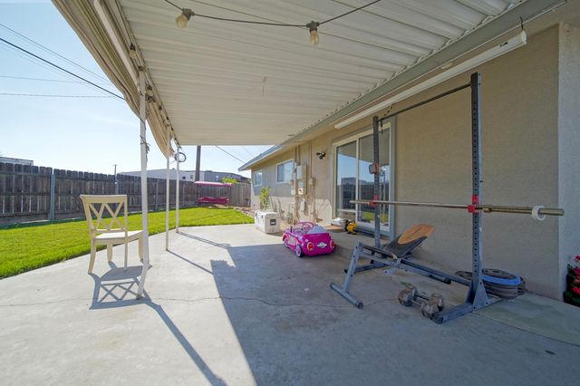 113 Bryant Court, Exeter, CA 93221