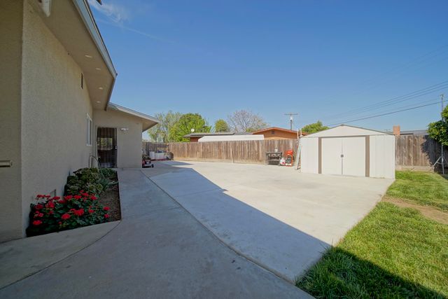 113 Bryant Court, Exeter, CA 93221