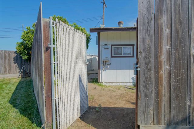 113 Bryant Court, Exeter, CA 93221