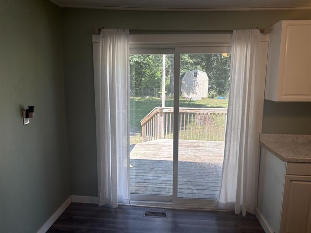 575 S Wolf Lake Road, Muskegon, MI 49442