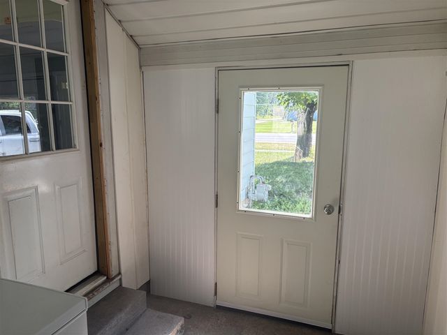 575 S Wolf Lake Road, Muskegon, MI 49442
