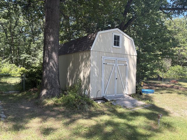 575 S Wolf Lake Road, Muskegon, MI 49442