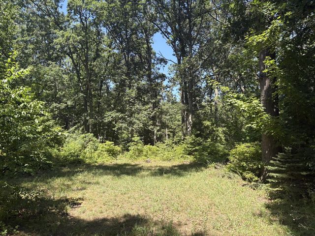 575 S Wolf Lake Road, Muskegon, MI 49442