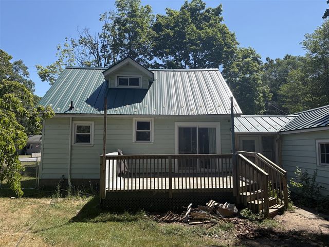 575 S Wolf Lake Road, Muskegon, MI 49442