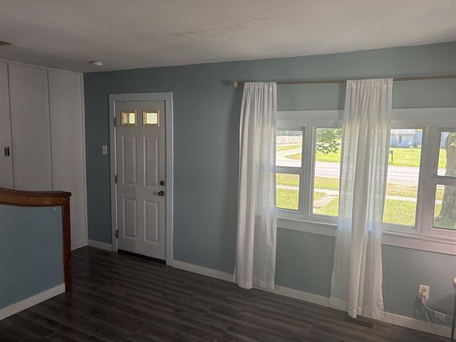 575 S Wolf Lake Road, Muskegon, MI 49442