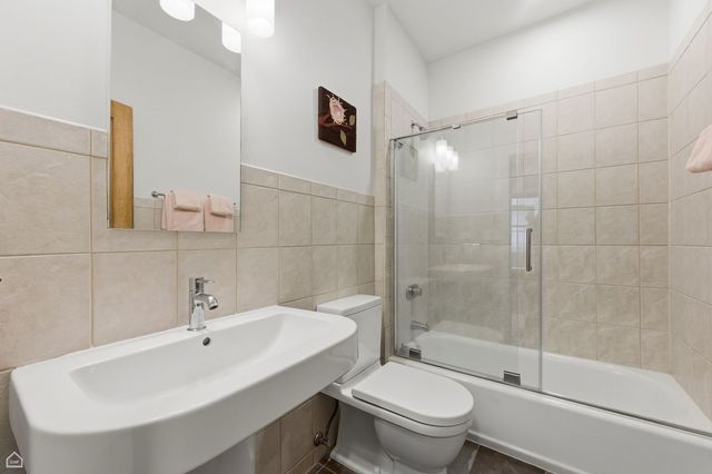 1215 E Madison Park Avenue 3, Chicago, IL 60615