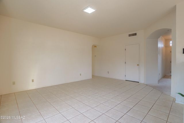 9413 N Warbler Place, Tucson, AZ 85742