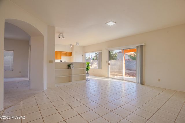 9413 N Warbler Place, Tucson, AZ 85742