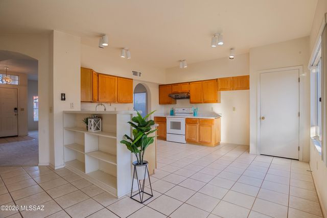 9413 N Warbler Place, Tucson, AZ 85742