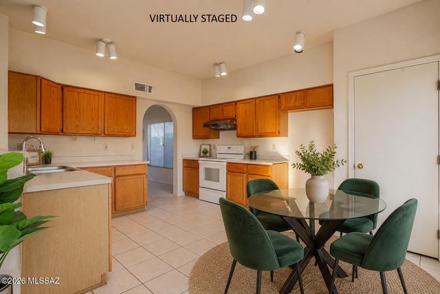 9413 N Warbler Place, Tucson, AZ 85742