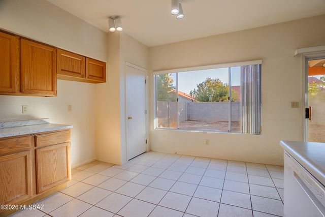 9413 N Warbler Place, Tucson, AZ 85742